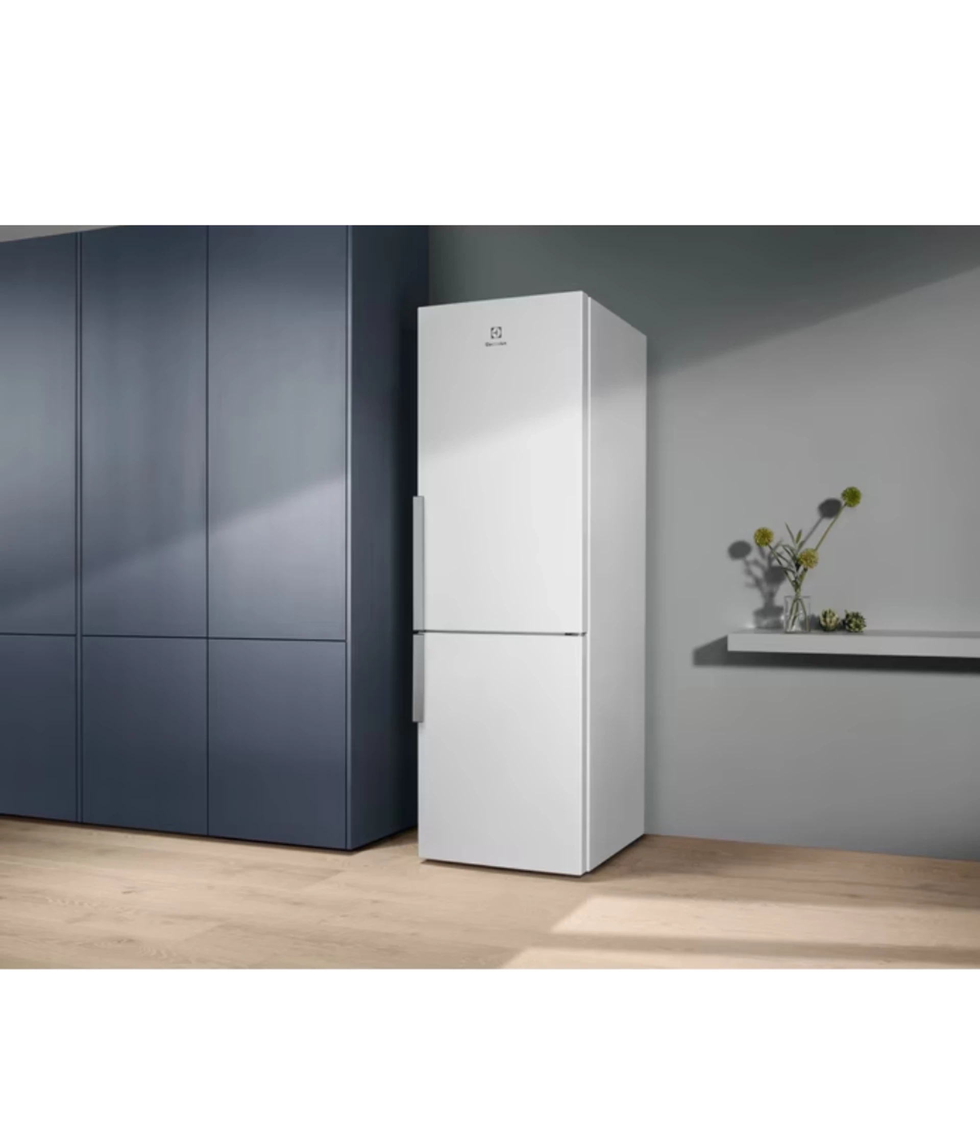 ELECTROLUX frižider LNB1LE34WR