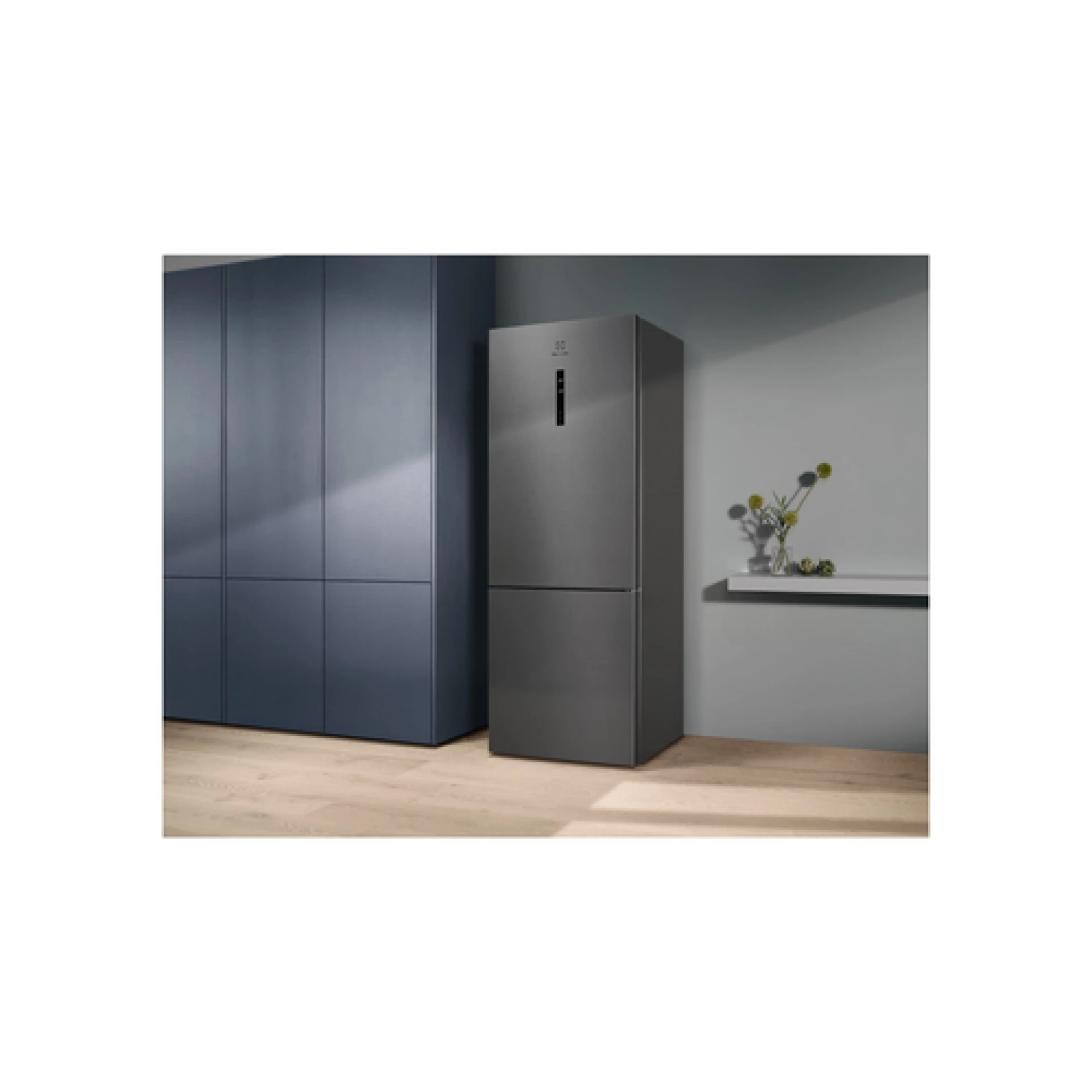 ELECTROLUX frižider LNT6ME46X3