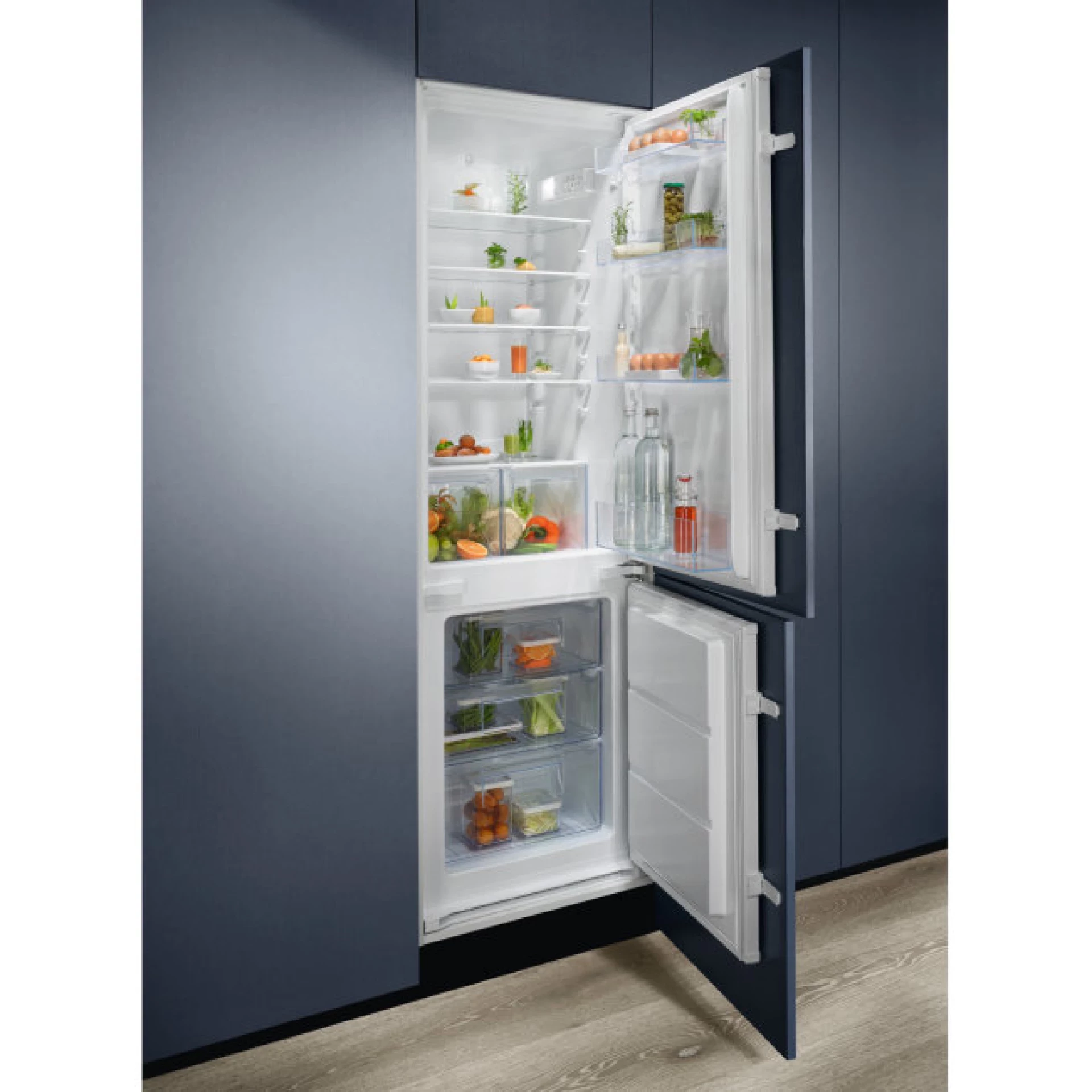 ELECTROLUX frižider sa zamrzivačem LNS5LE18S