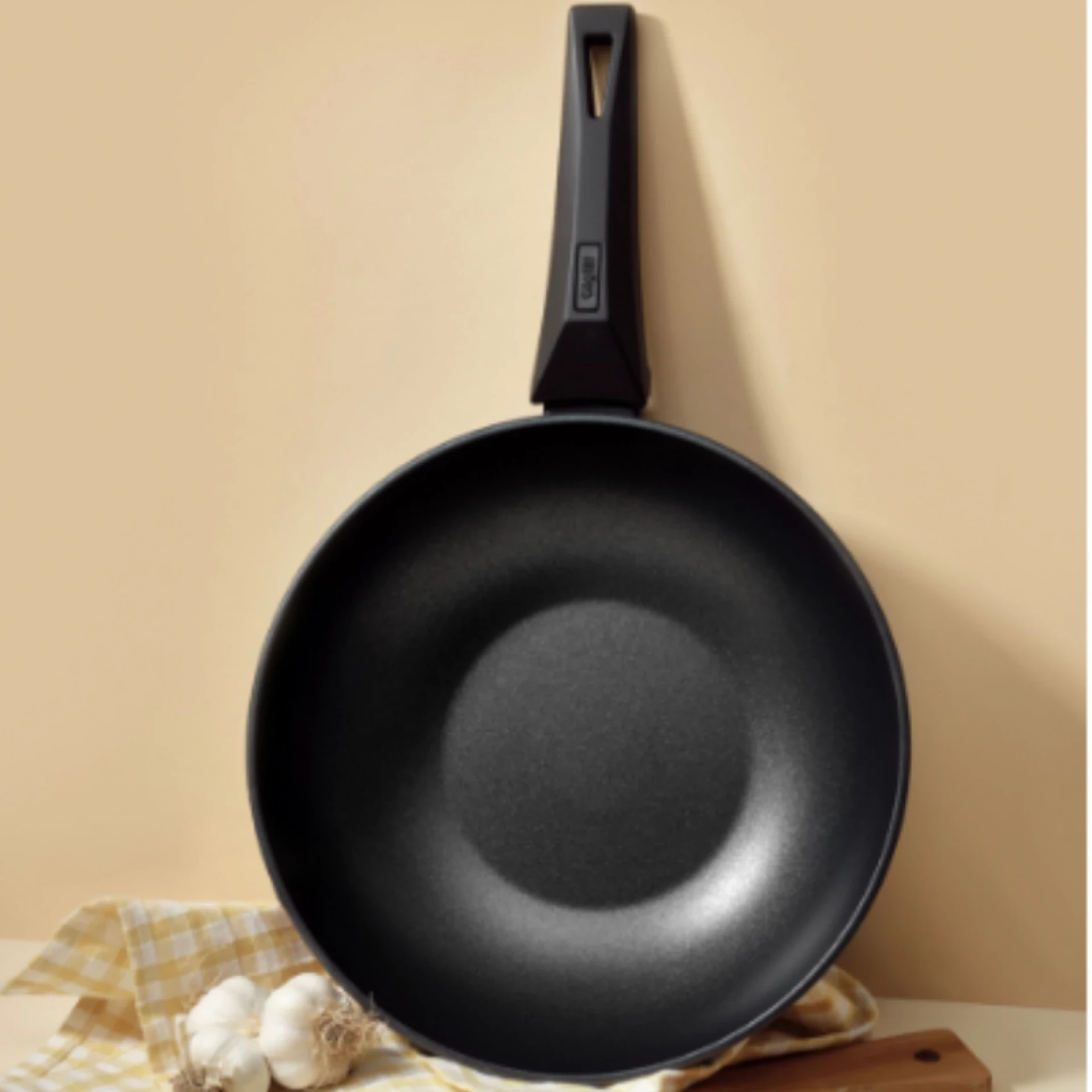 GIGILLI tava wok CRISTEL crna 28cm