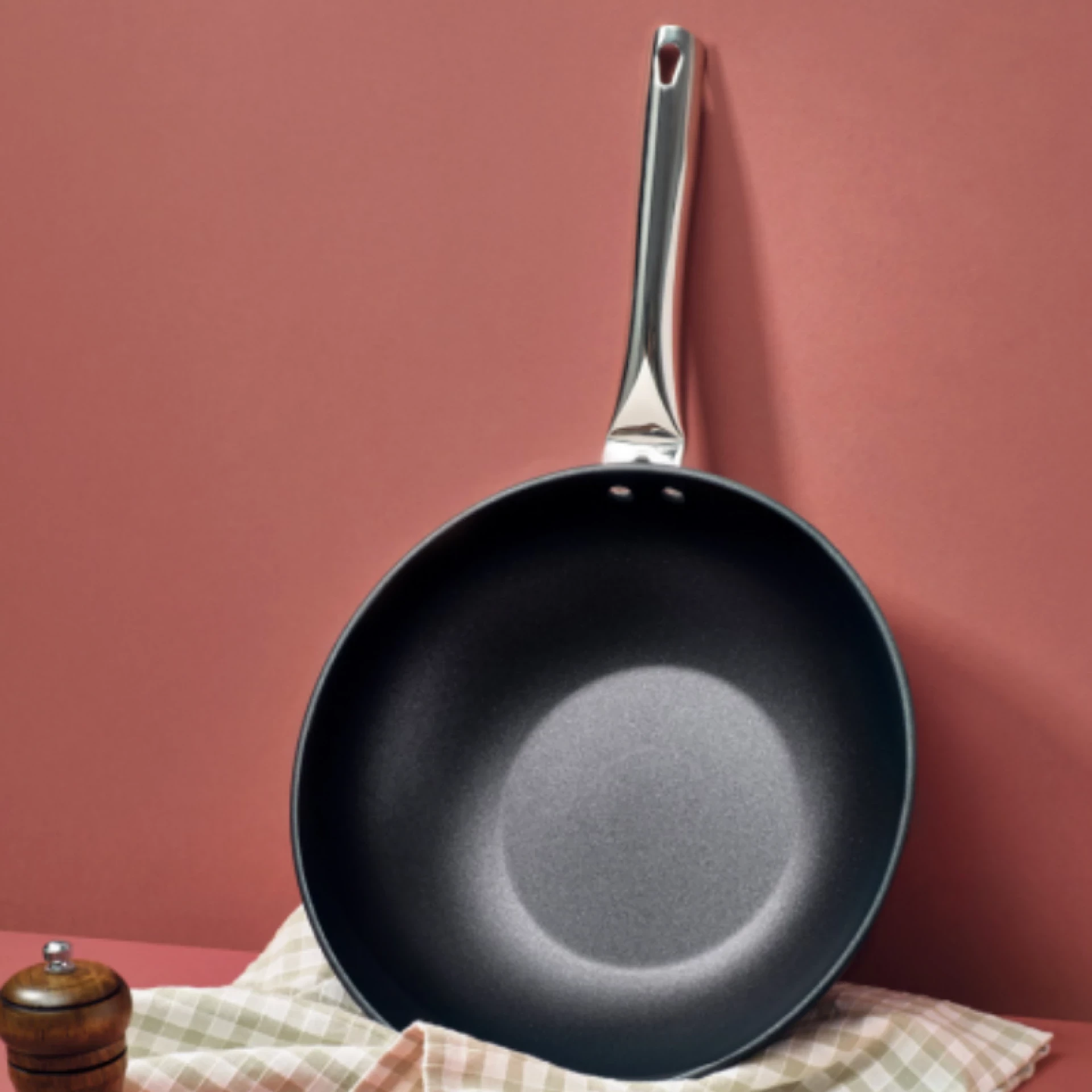 GIGILLI tava wok ESPERANZA crna 28cm