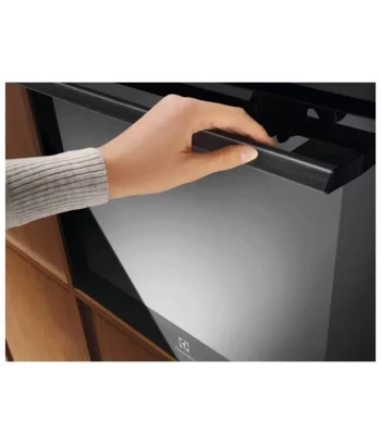 Ugradbena pećnica Electrolux LOE8P38Z